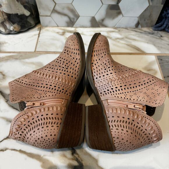 Not Rated Girl's Pink Laser Eyelet Vegan Leather Ankle Booties Size 6.5 - Picture 5 of 9